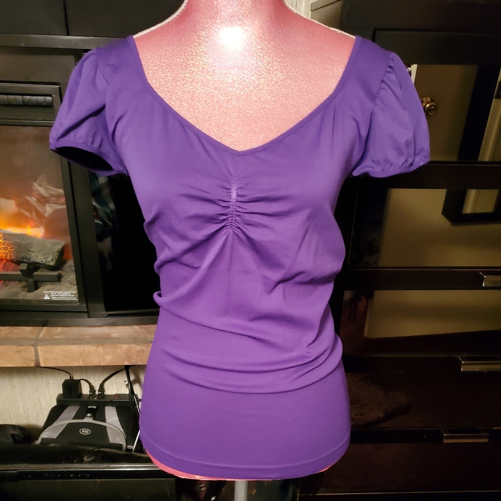 Tops - Picture 4 of 9